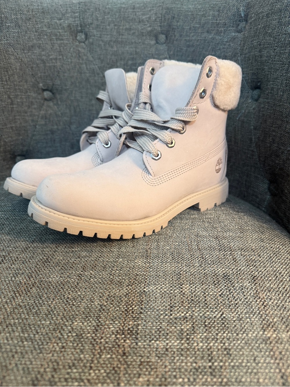 Timberland Women’s Waterproof Shearling Boots Size in Light Taupe - Size 9